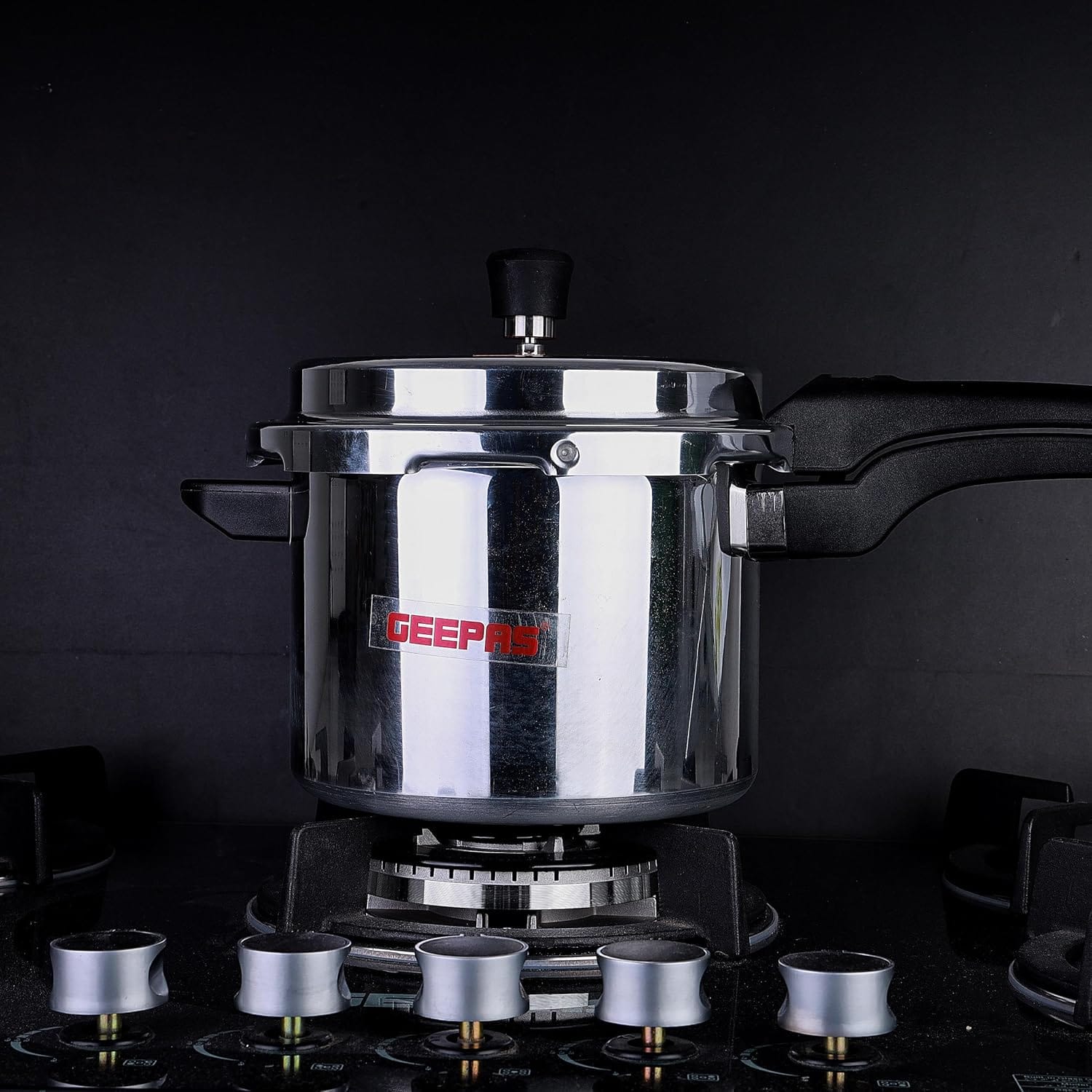 Geepas GPC327 7.5L Stainless Steel Induction Base Pressure Cooker - Lightweight & Durable Cooker with Lid, Cool Handle & Safety Valves - Image 4